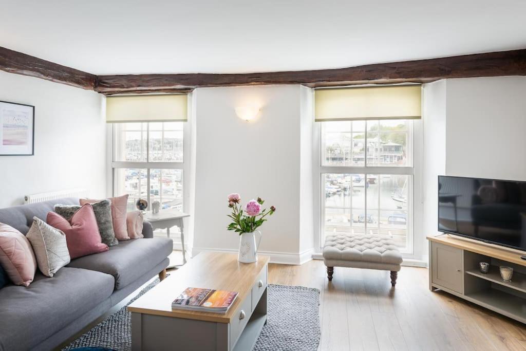 Blue Skies Apartment - Harbour Views 托基 外观 照片